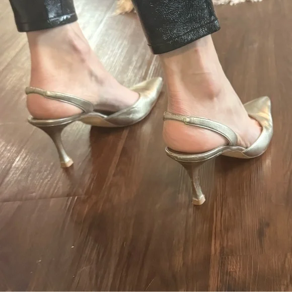 Manolo Blahnik Champagne Gold Slingback, 39 - Picture 5 of 9